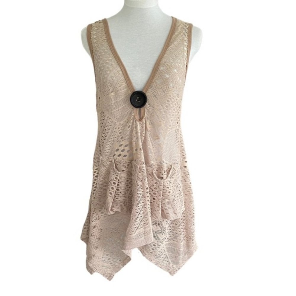 Lily by Firmiana bohemian beige crochet vest with front pockets. Women’s size S